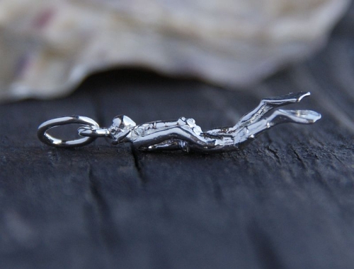 wisiorek płetwonurek