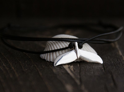 wisiorek płetwa delfina